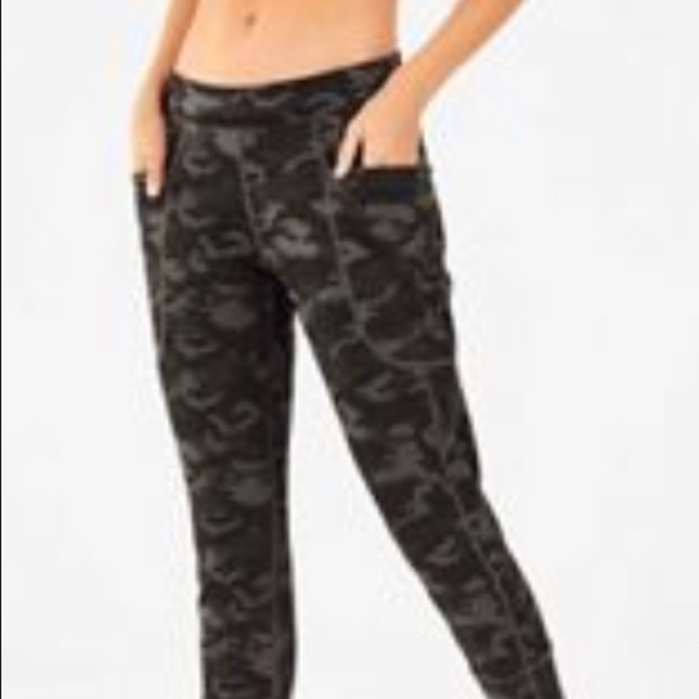 Fabletics Camo high waisted joggers (with POCKETS)